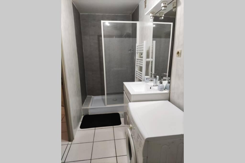 كتشوير Appt En Bas De Villa, Petit Exterieur, 1 Place De Parking المظهر الخارجي الصورة